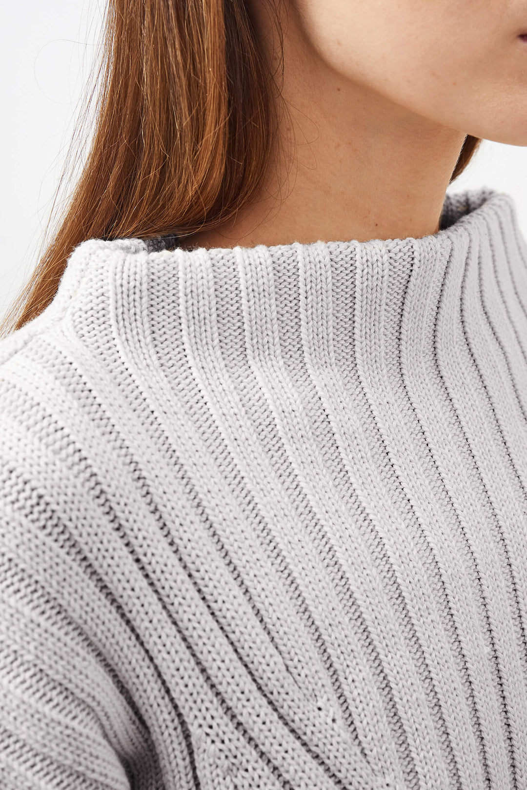 High-quality knitted jumper dress, perfect for sustainable winter fashion.