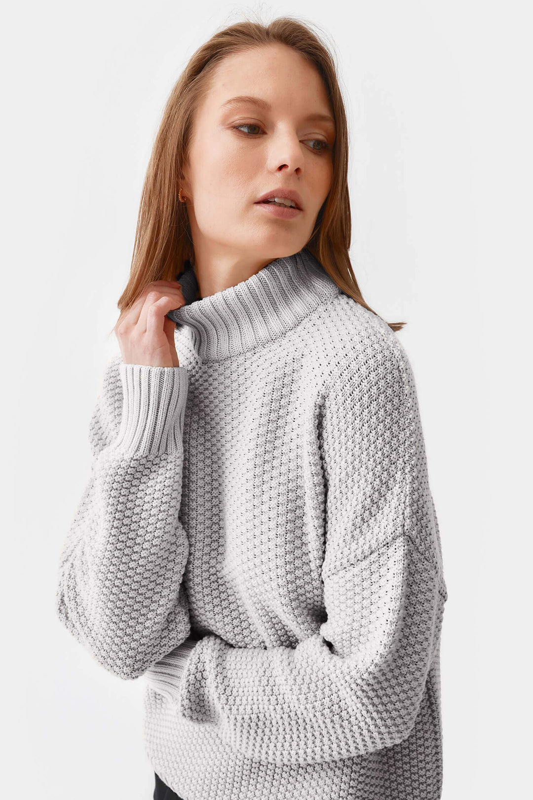 Knitted organic cotton high neck pullover in grey, featuring a minimalist design with a soft, rice cubes knit texture for warmth and comfort.