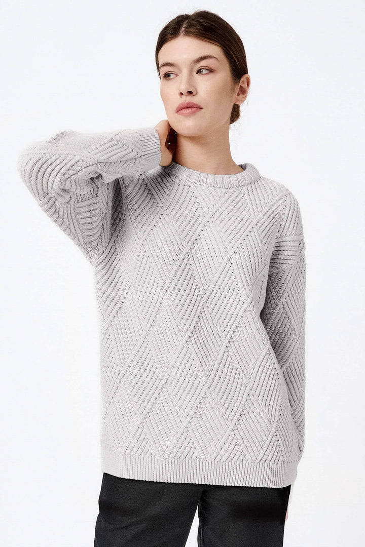 Organic cotton rhomb pullover in grey, showcasing a unique textured knit with a modern, understated style for a cozy, eco-friendly wardrobe.